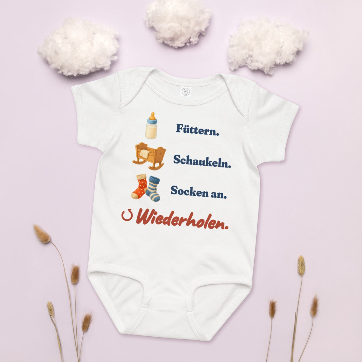 Füttern. Schaukeln. Socken an. Wiederholen. — Baby-Body – Produktfoto