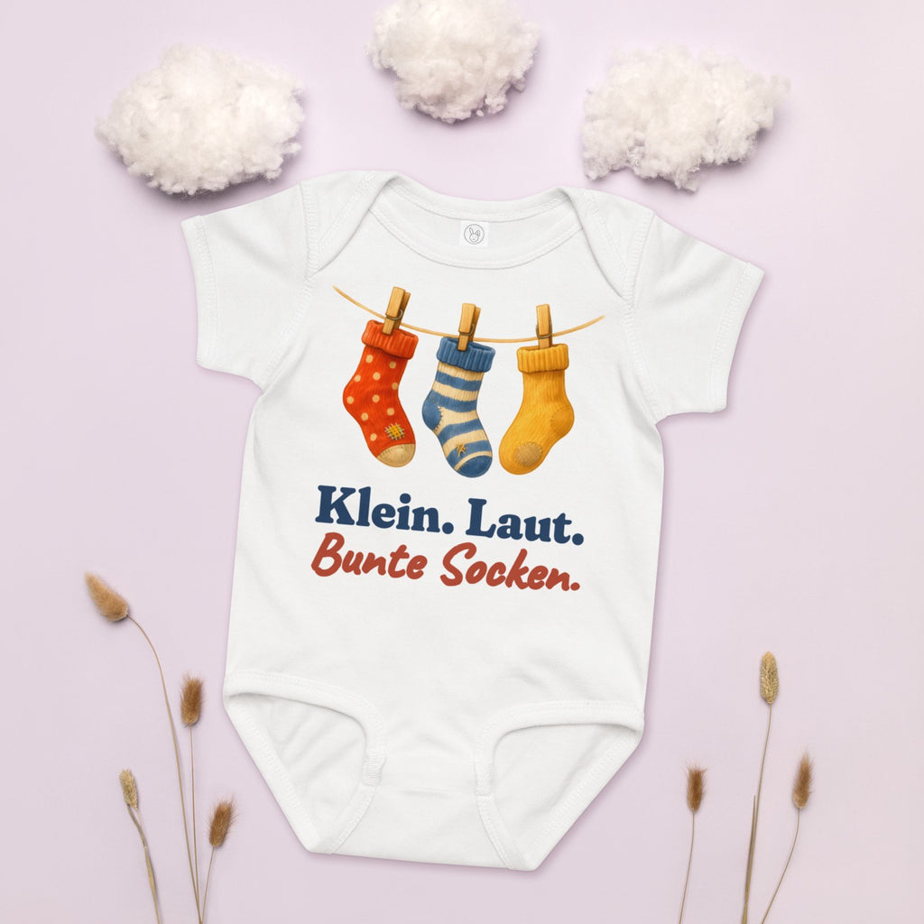 Klein. Laut. Bunte Socken. — Baby-Body – Produktfoto