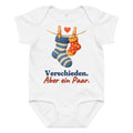 Verschieden. Aber ein Paar. — Baby-Body – Produktfoto