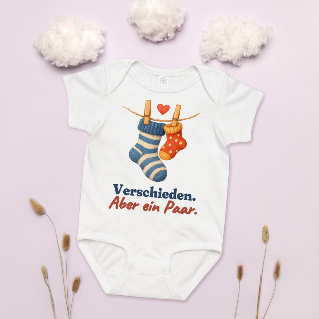 Verschieden. Aber ein Paar. — Baby-Body – Produktfoto