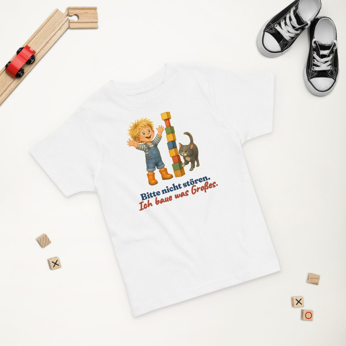 Bitte nicht stören. Ich baue was Großes. — Kleinkind-Shirt – Produktfoto