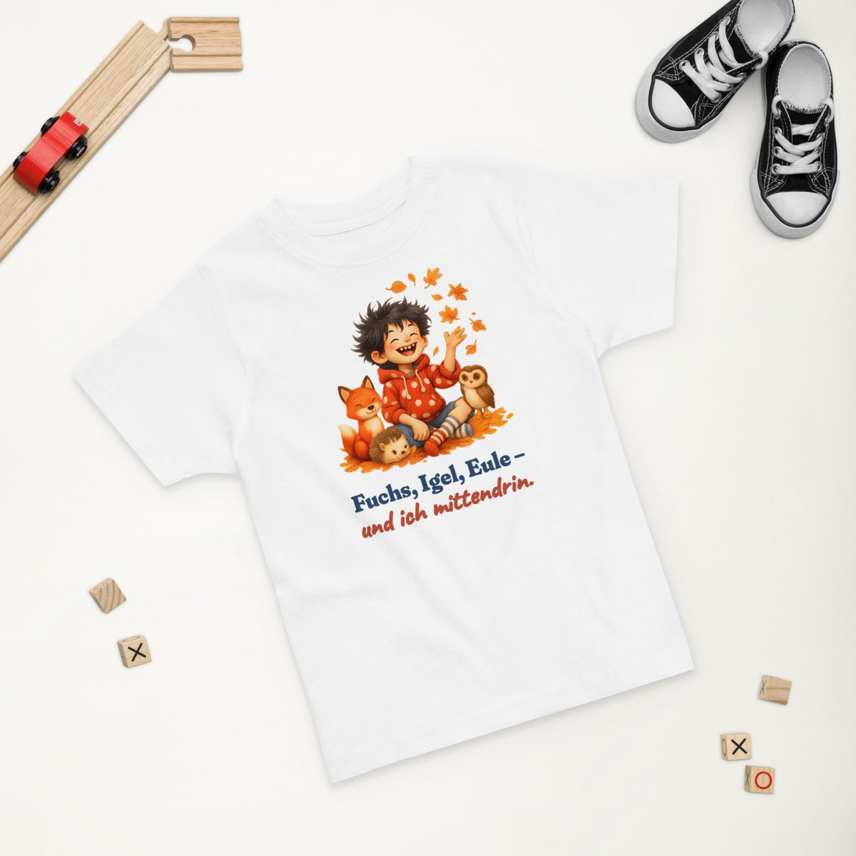 Fuchs, Igel, Eule – und ich mittendrin. — Kleinkind-Shirt – Produktfoto