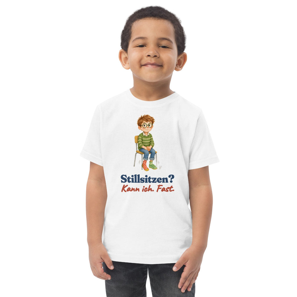 Stillsitzen? Kann ich. Fast. — Kleinkind-Shirt – Produktfoto
