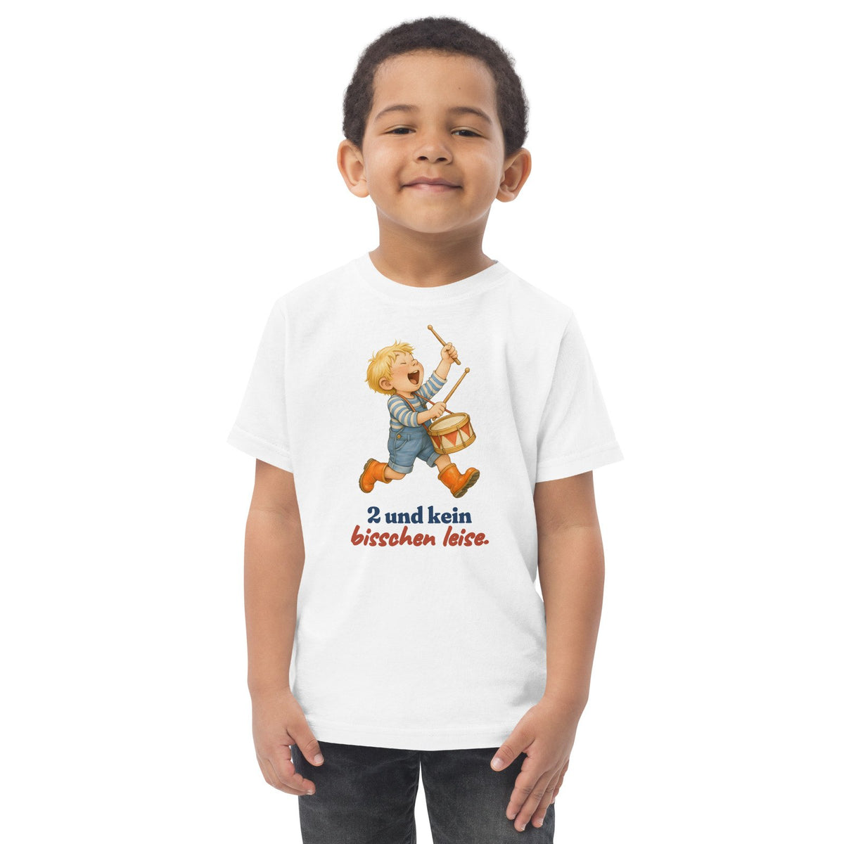 Geburtstagszahl und kein bisschen leise. — Kleinkind-Shirt – Produktfoto