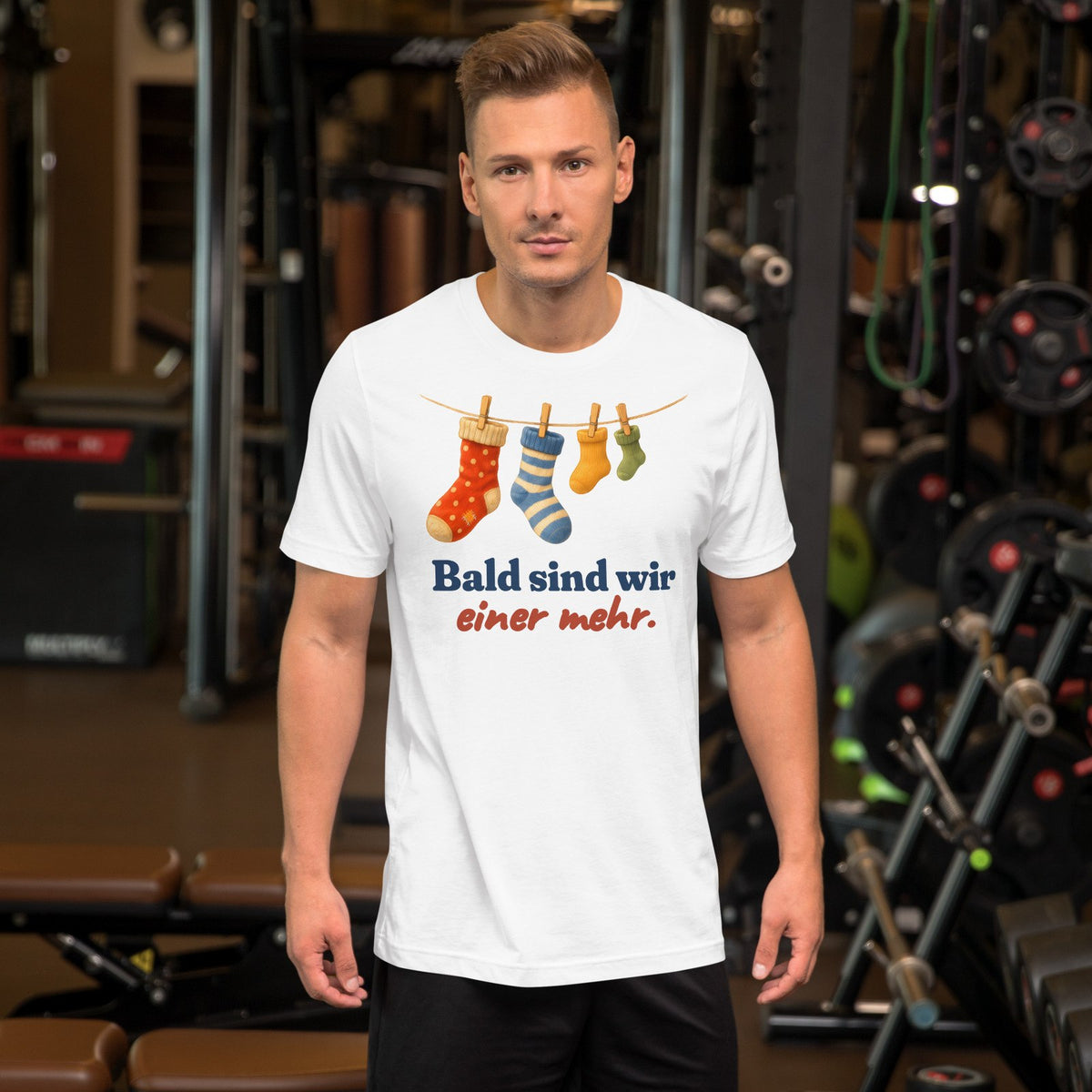 Bald sind wir einer mehr. — Shirt – Produktfoto