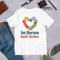 Im Herzen bunte Socken. — Shirt – Produktfoto