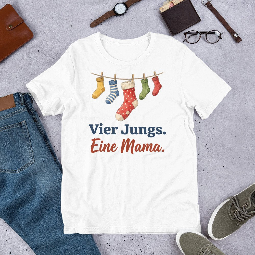 Vier Jungs. Eine Mama. — Shirt – Produktfoto