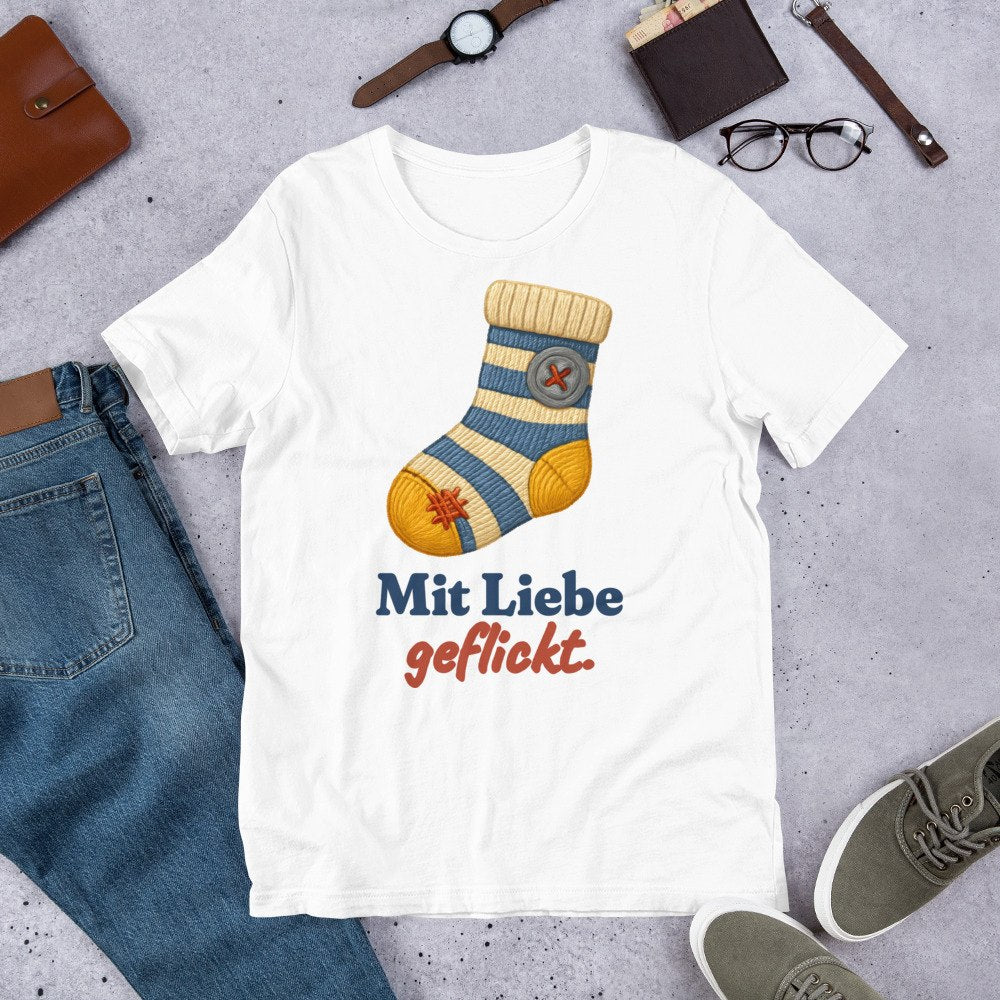 Mit Liebe geflickt. — Shirt – Produktfoto