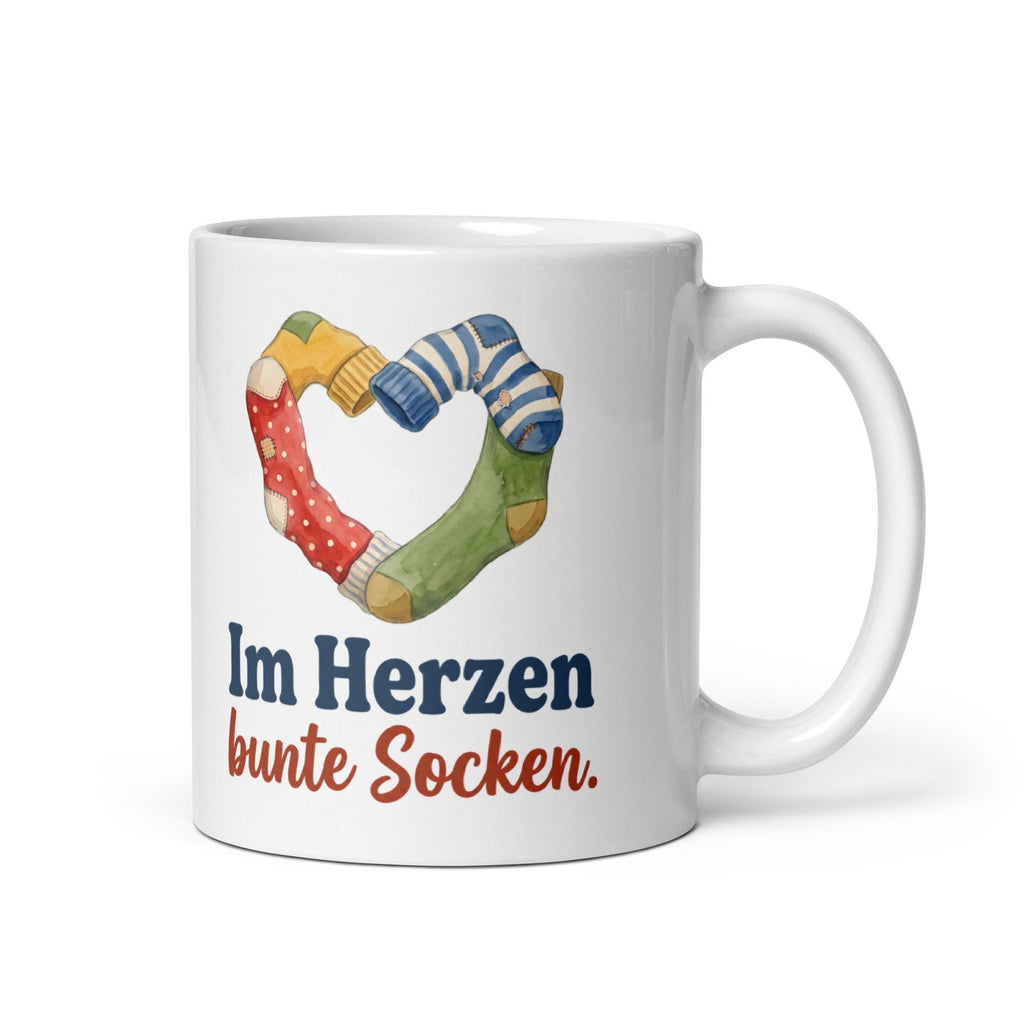 Im Herzen bunte Socken. – weiße Keramiktasse