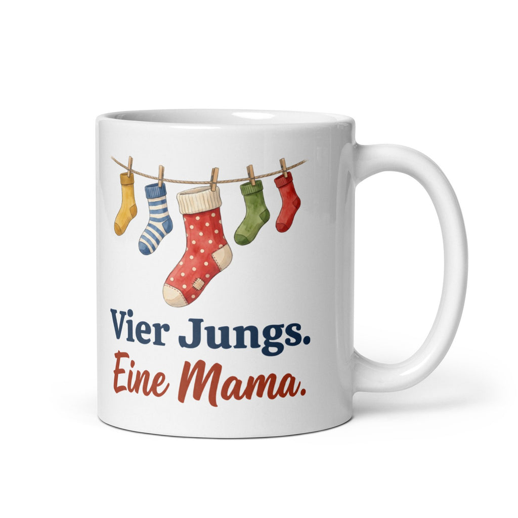 Vier Jungs. Eine Mama. – weiße Keramiktasse