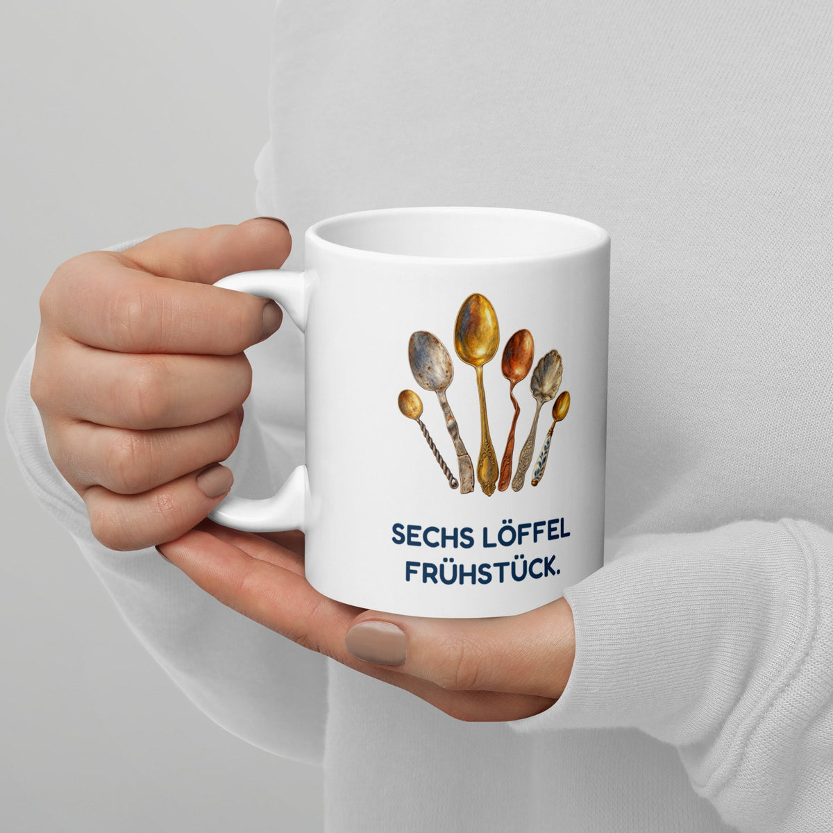 Sechs Löffel Frühstück. – weiße Keramiktasse