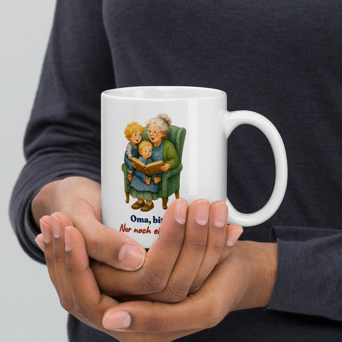 Oma, bitte! Nur noch ein Buch. — Tasse – Produktfoto